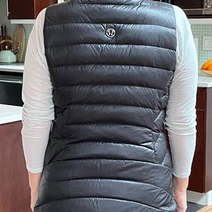 Like new black puffy vest.